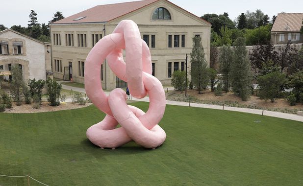 Lire la suite à propos de l’article STATUE ARLES FRANZ WEST